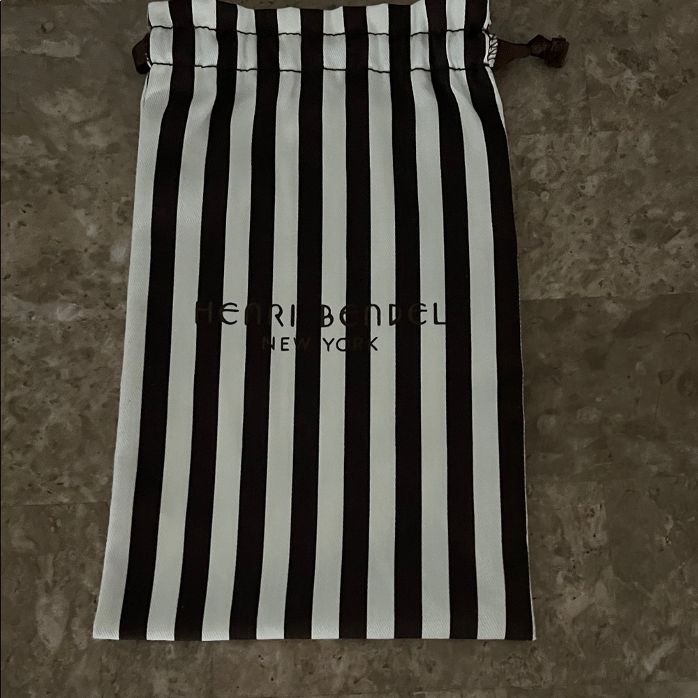 Henri Bendel Blue Wallet - Picture 5 of 5